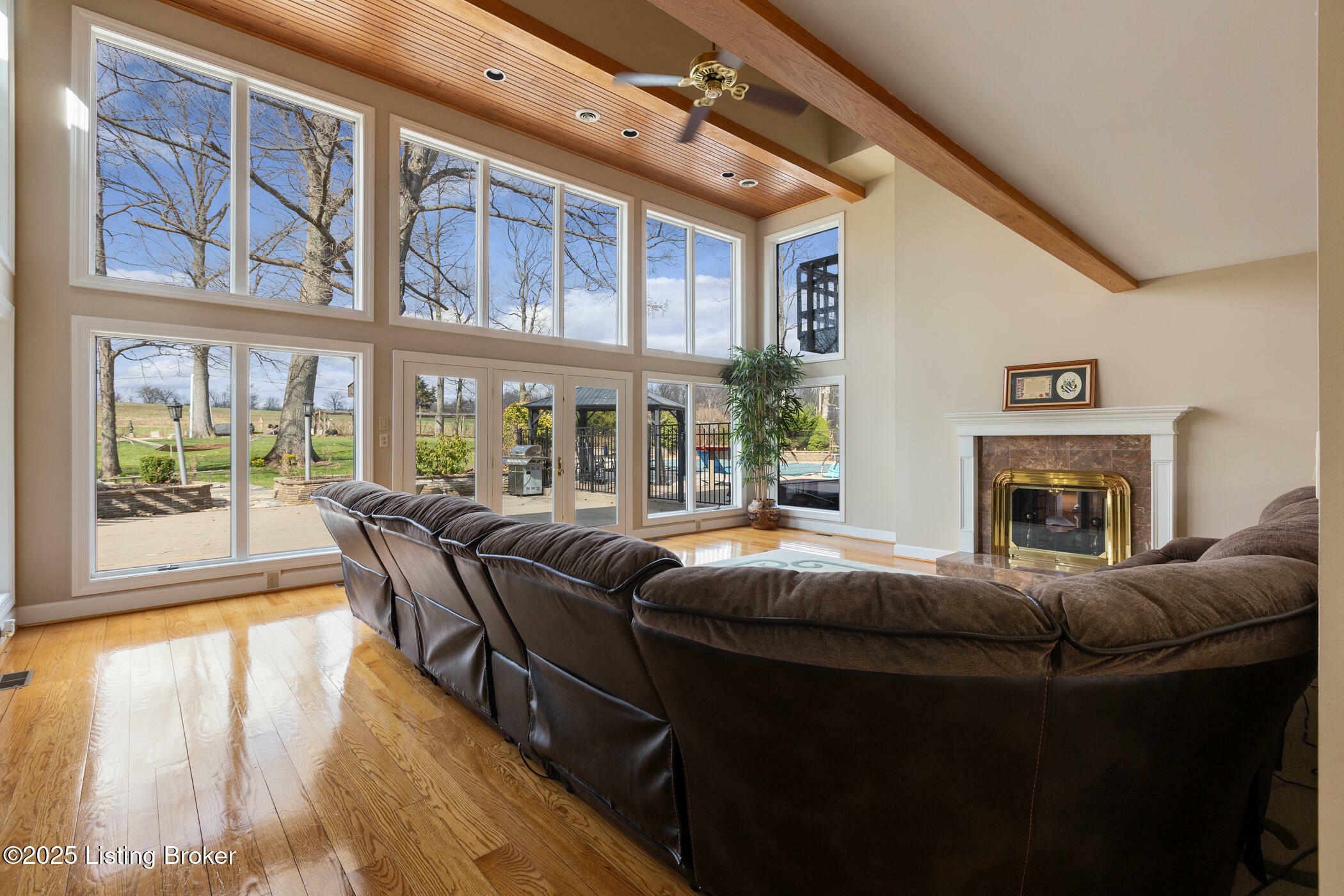 Property Photo: 8006 Shenandoah Ln IN 47136