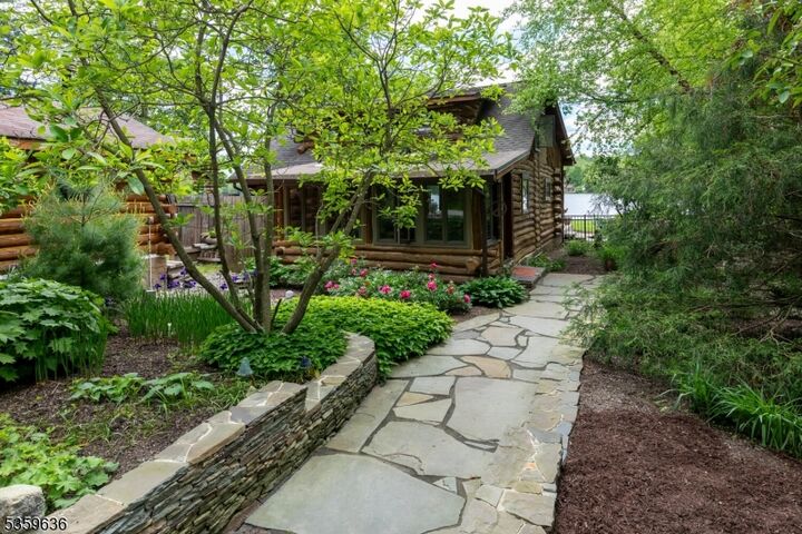 Property Photo:  195 Bearfort Rd  NJ 07480 