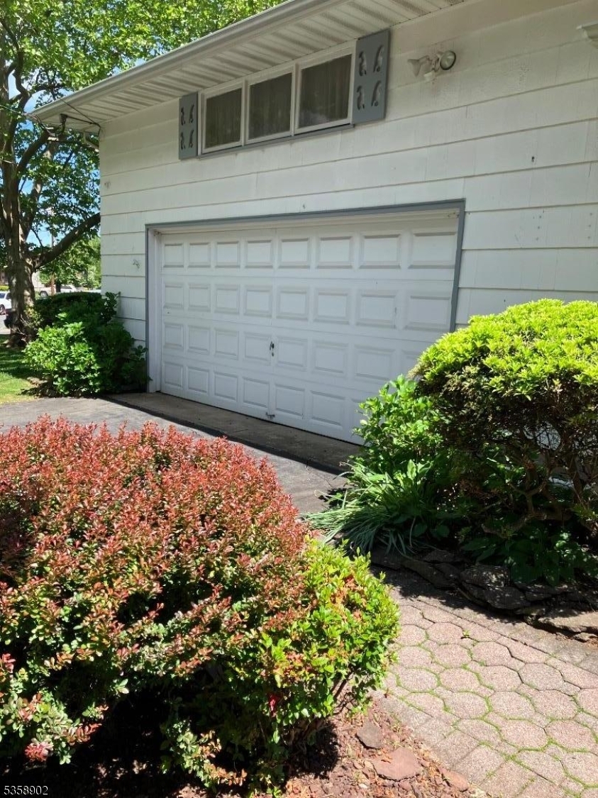 Property Photo: 18 Blake Dr NJ 07066