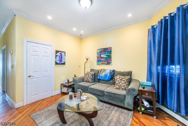 Property Photo:  152 Greenwood Ave 2  NJ 07017 