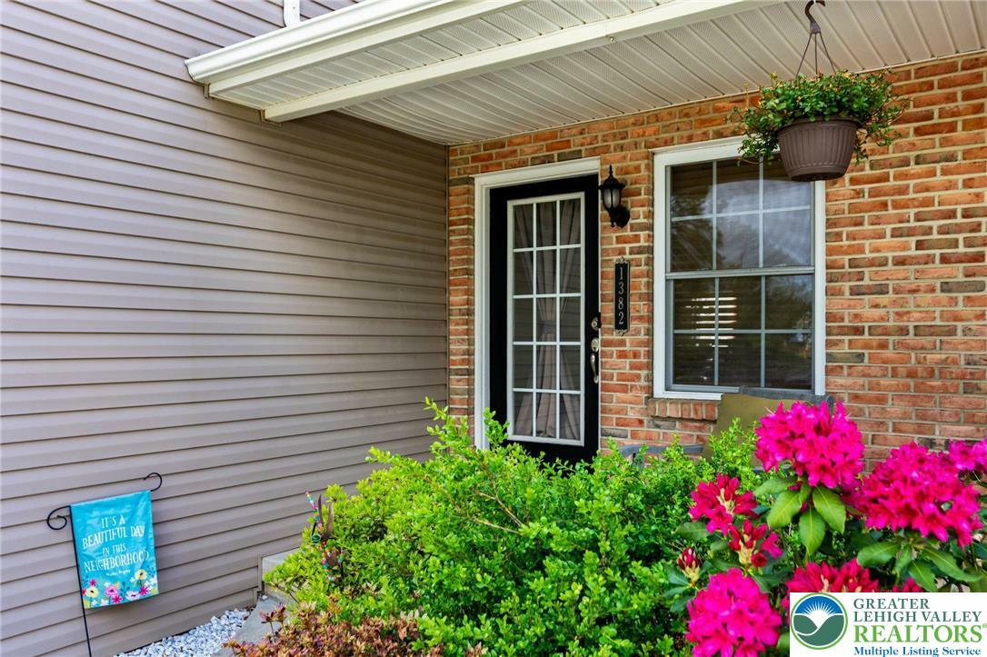Property Photo: 1382 Mohr Circle PA 18062