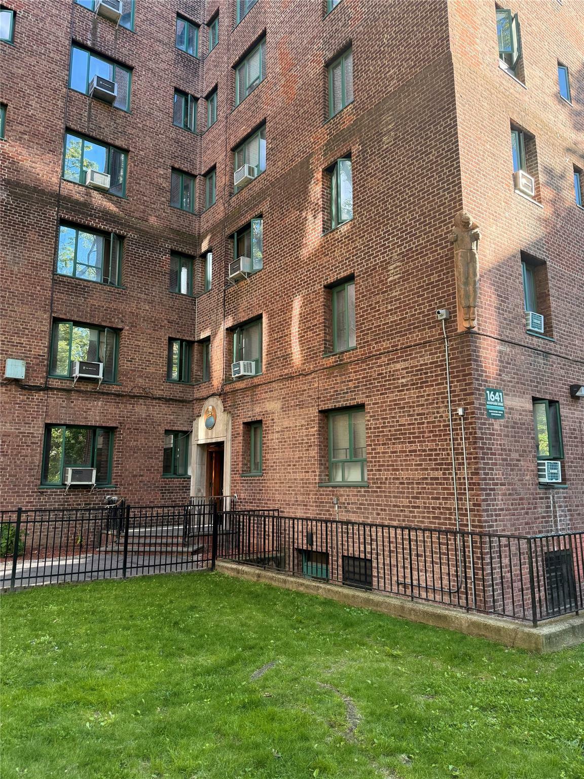 Property Photo: 1641 Metropolitan Avenue 6E NY 10462