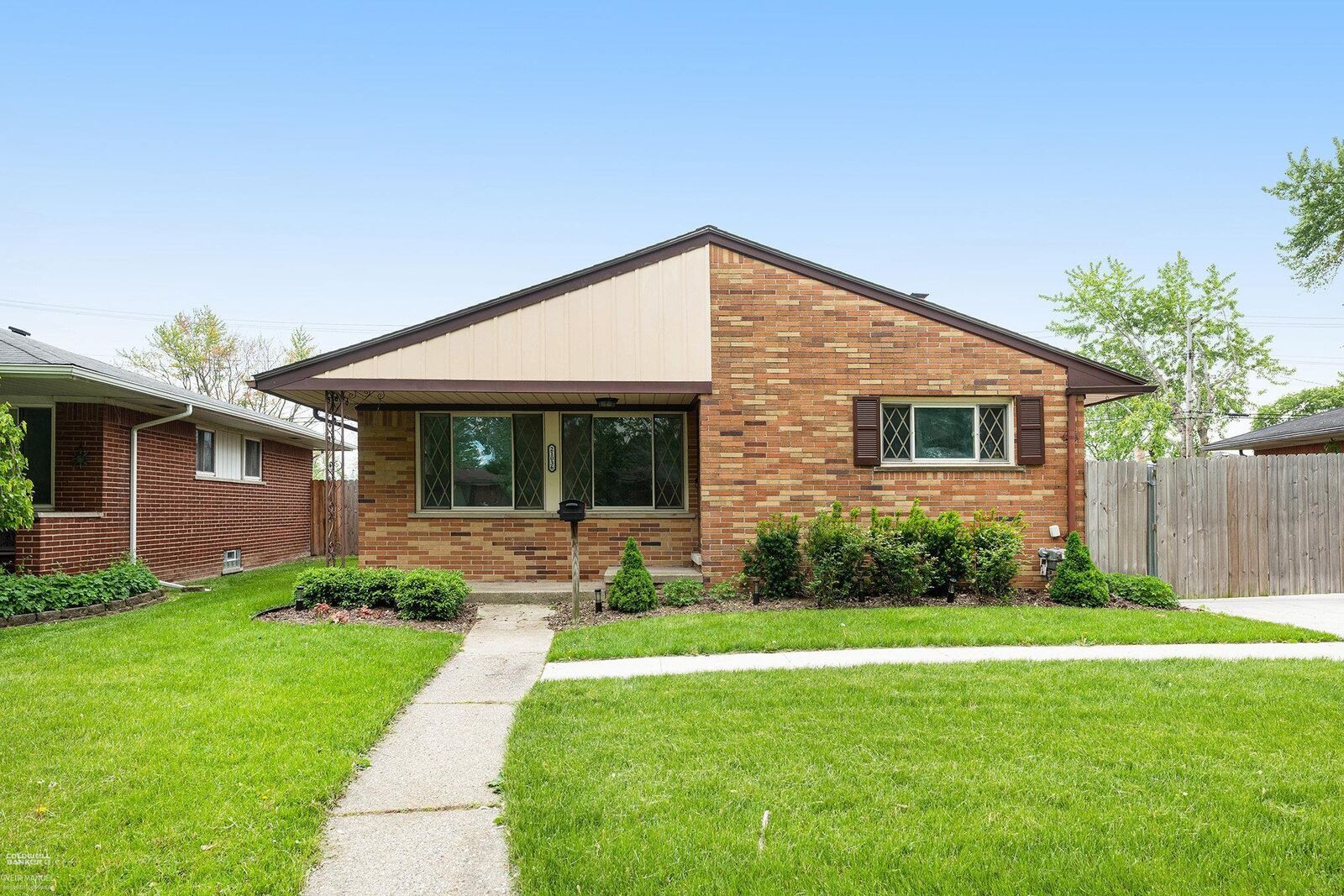 Property Photo:  21036 Suffolk Street  MI 48035 