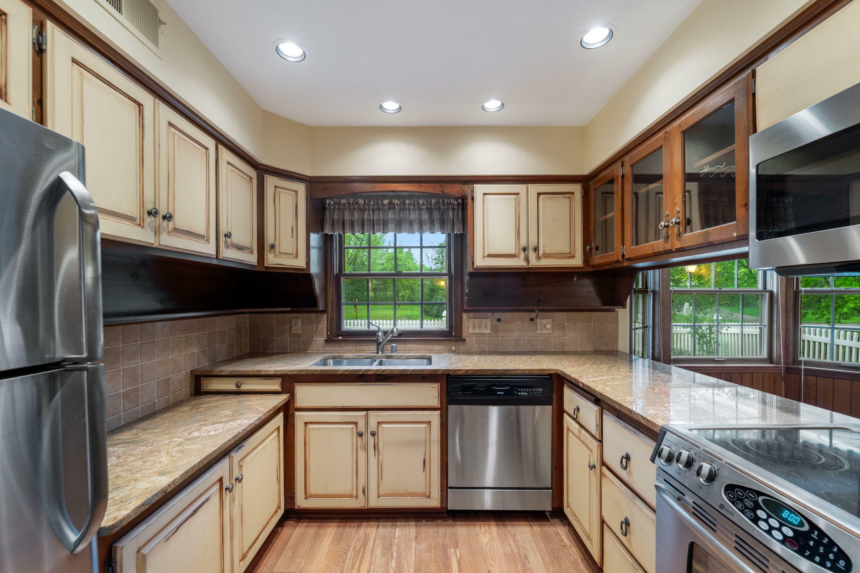 Property Photo: 4518 W Laverna Ave WI 53092