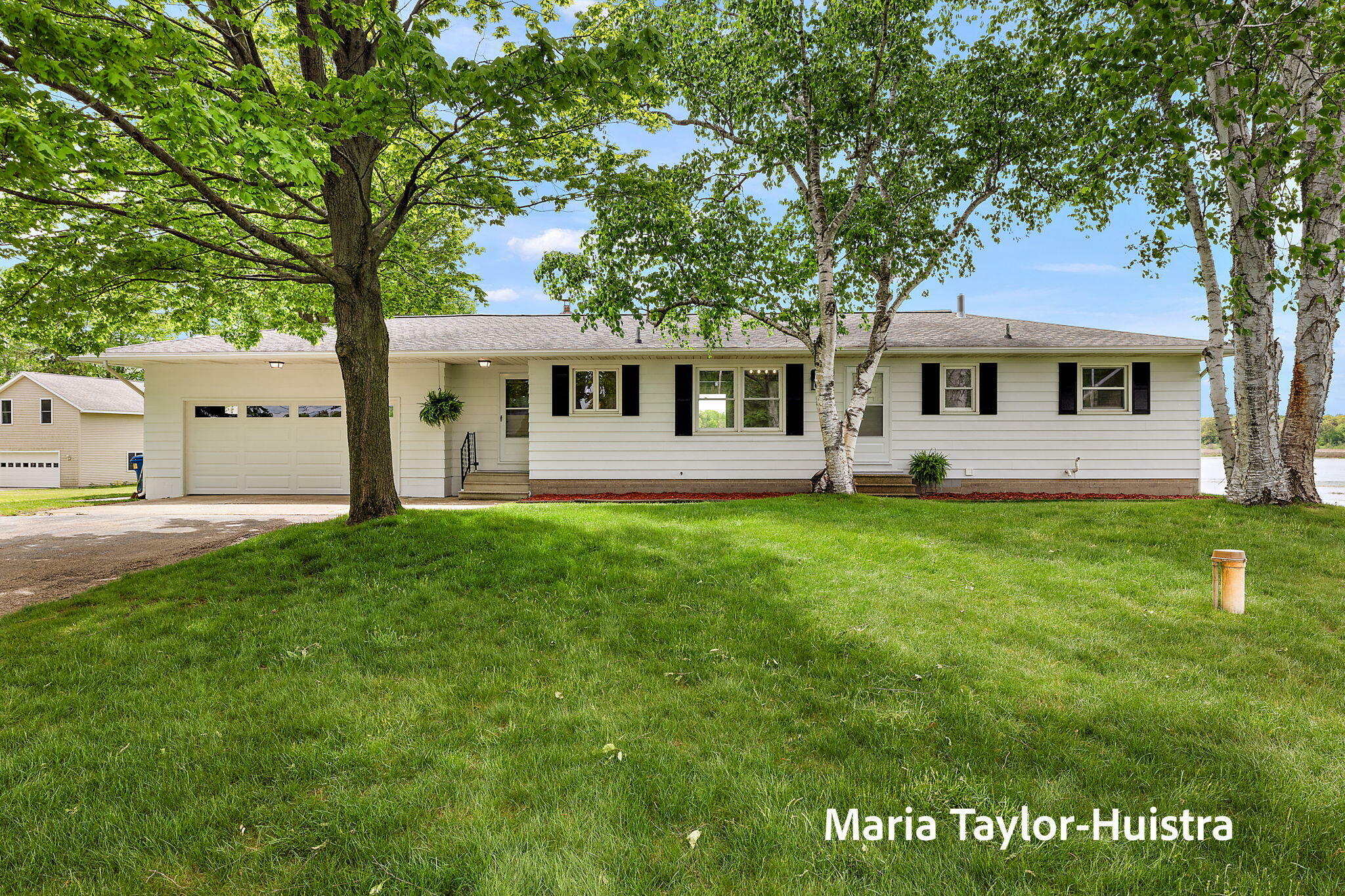 Property Photo: 16040 Robrick Avenue MI 49417