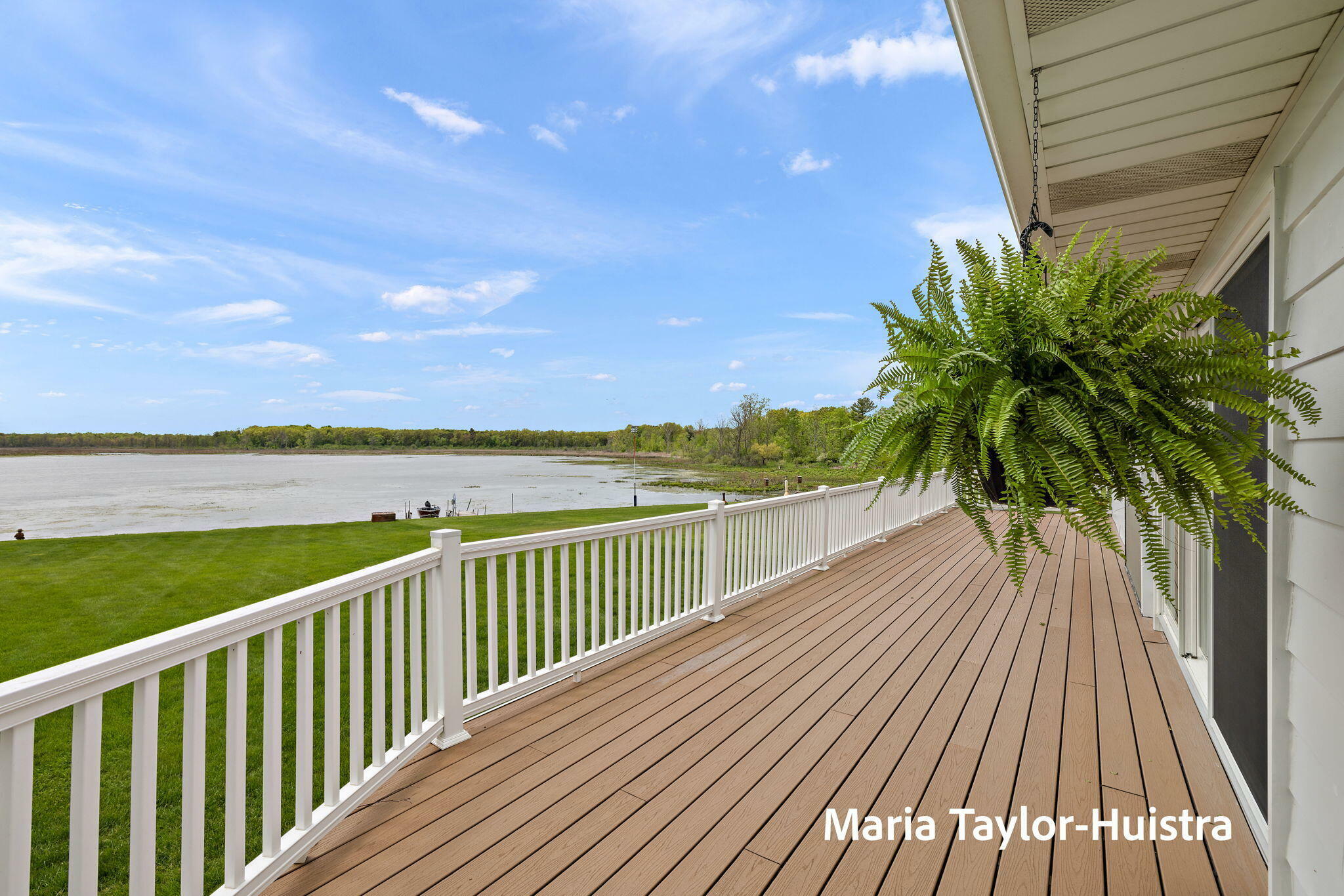 Property Photo:  16040 Robrick Avenue  MI 49417 