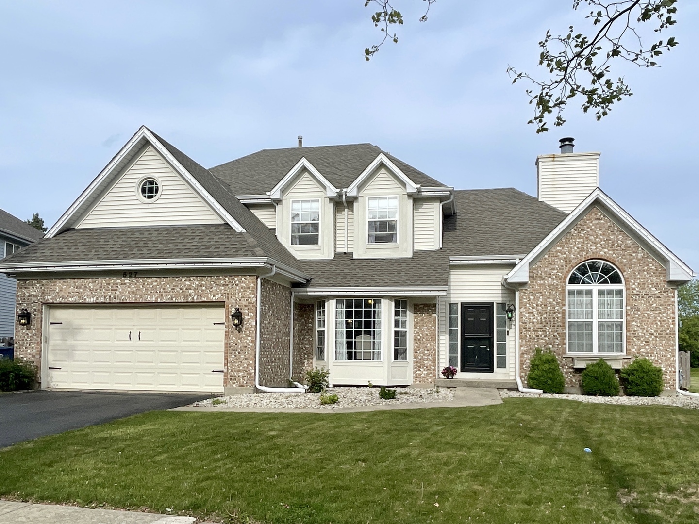 Property Photo: 527 Capital Lane IL 60031