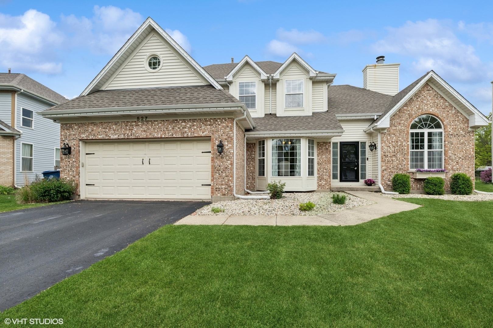Property Photo: 527 Capital Lane IL 60031