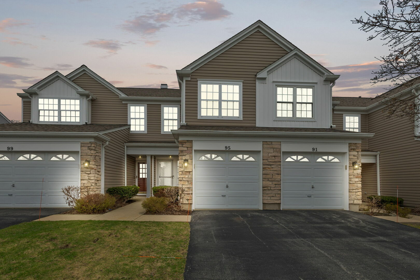 Property Photo: 95 Oakton Drive IL 60148