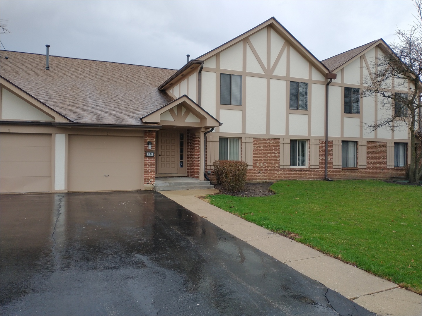Property Photo: 936 Surrey Drive 1A IL 60193