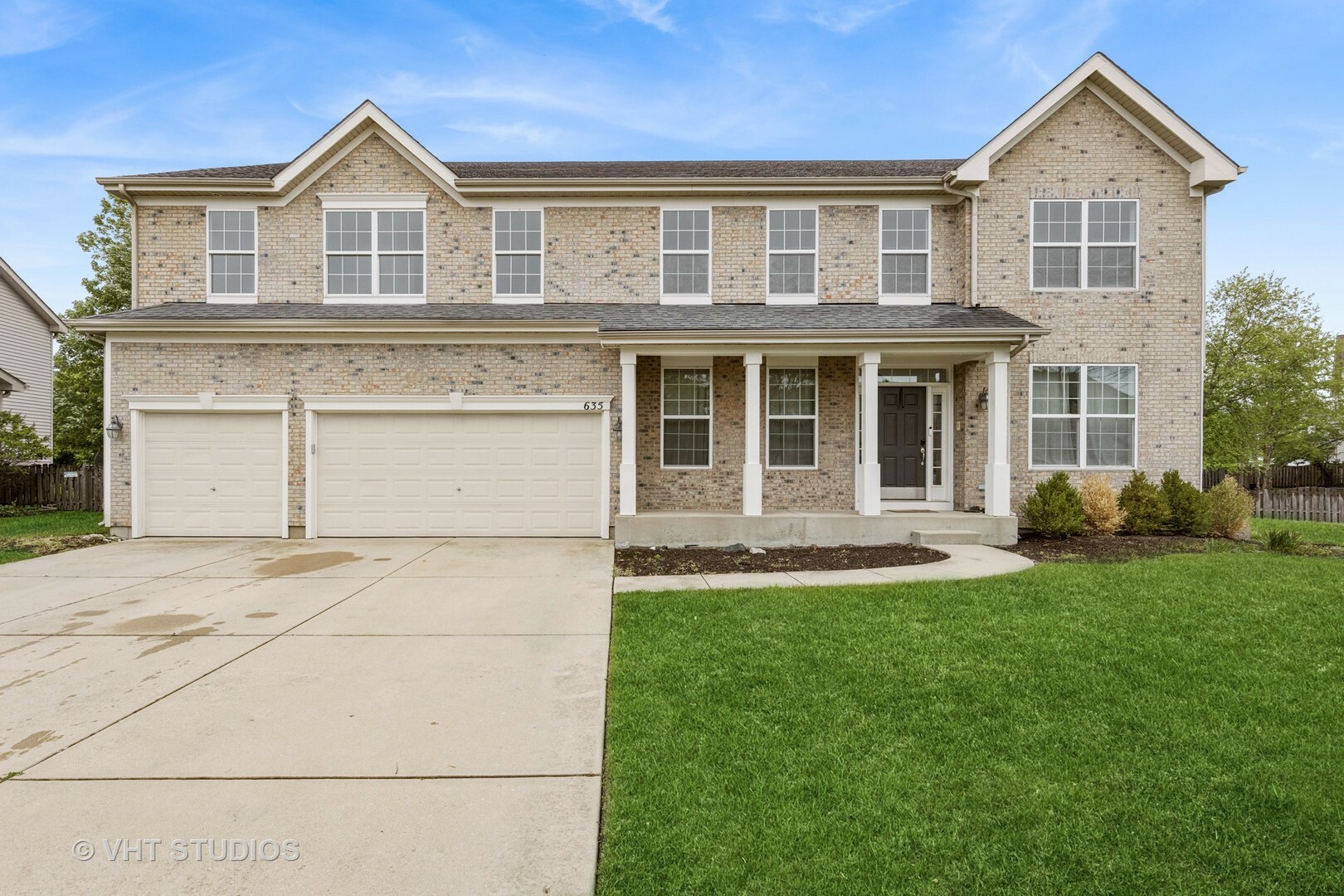 Property Photo:  635 Mansfield Way  IL 60543 