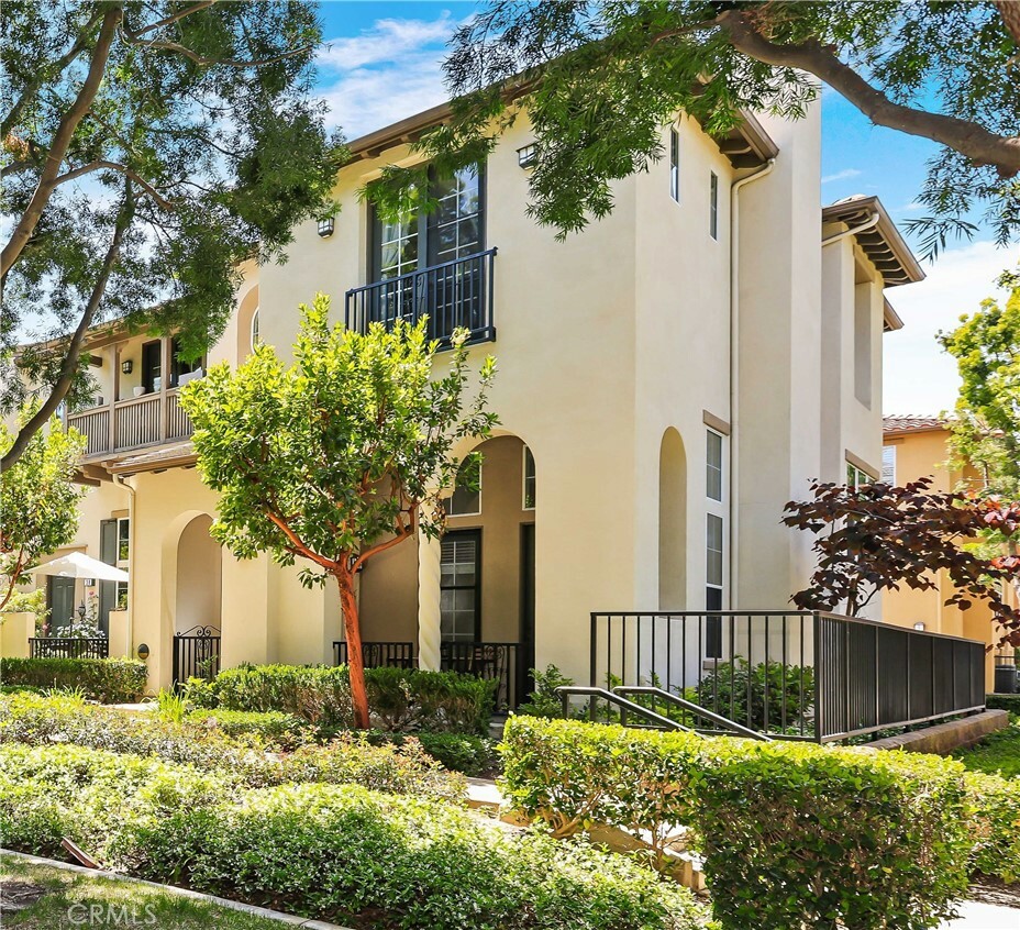 36 Chula Vista 109  Irvine CA 92602 photo