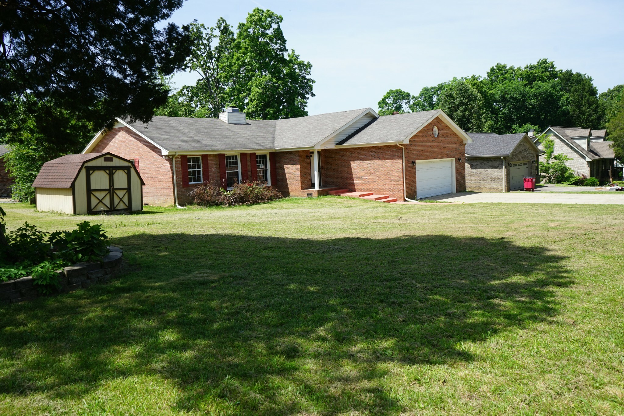 Property Photo: 220 Millstone Cir TN 37042