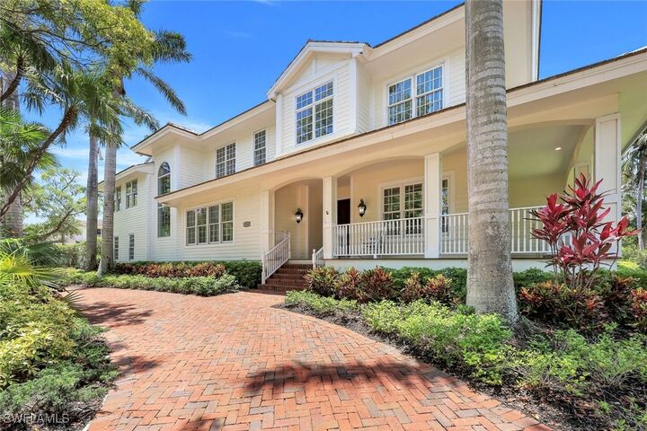 Property Photo: 1550 Gordon Drive FL 34102