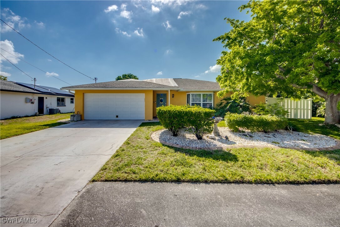 Property Photo: 5905 Untermeyer Court FL 33903