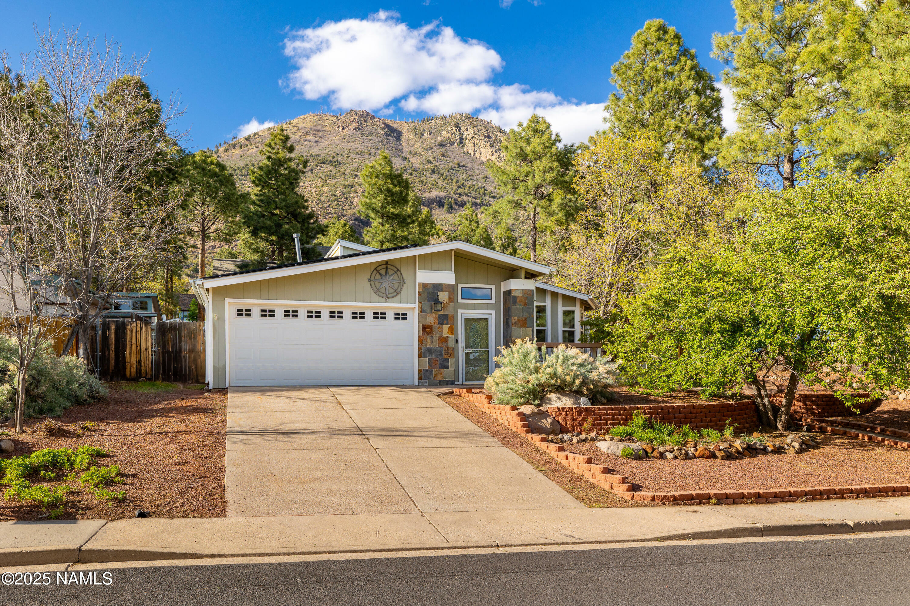 Property Photo: 3000 E Matterhorn Drive AZ 86004