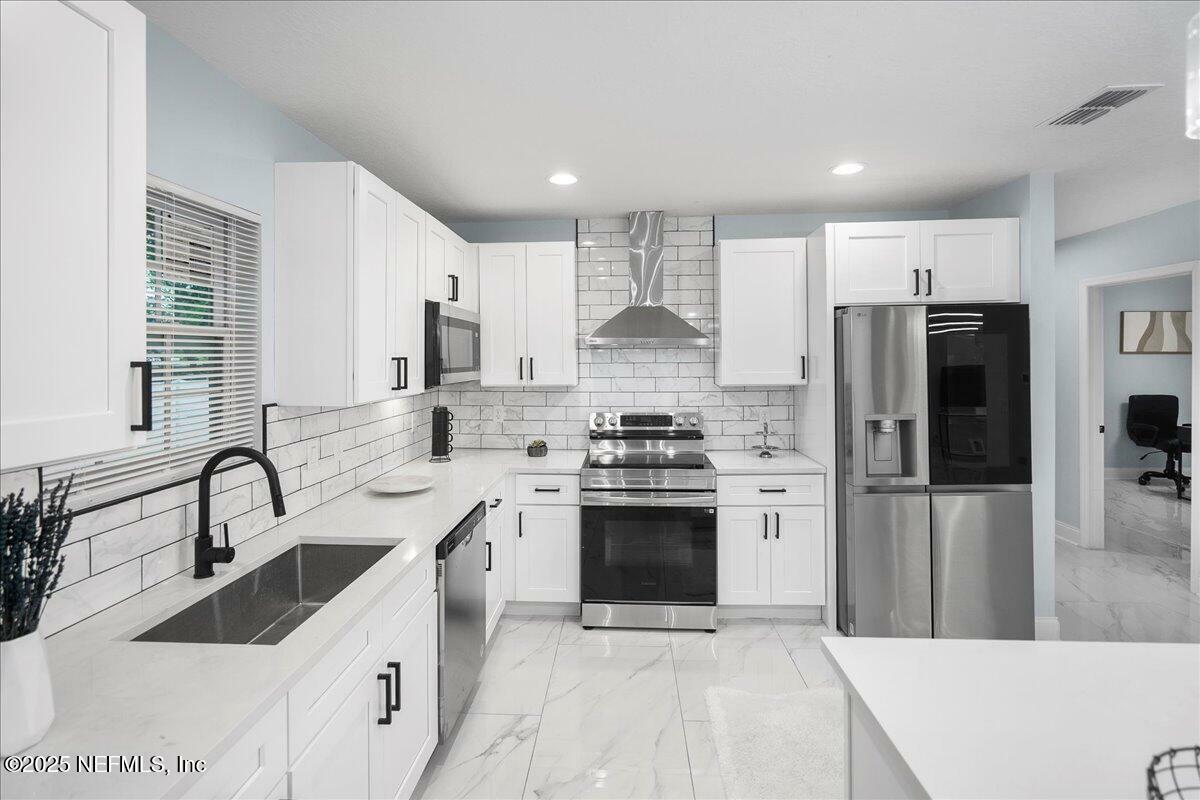 Property Photo: 619 S 10th Street FL 32034