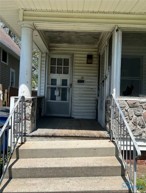 Property Photo: 636 Nesslewood Avenue OH 43610