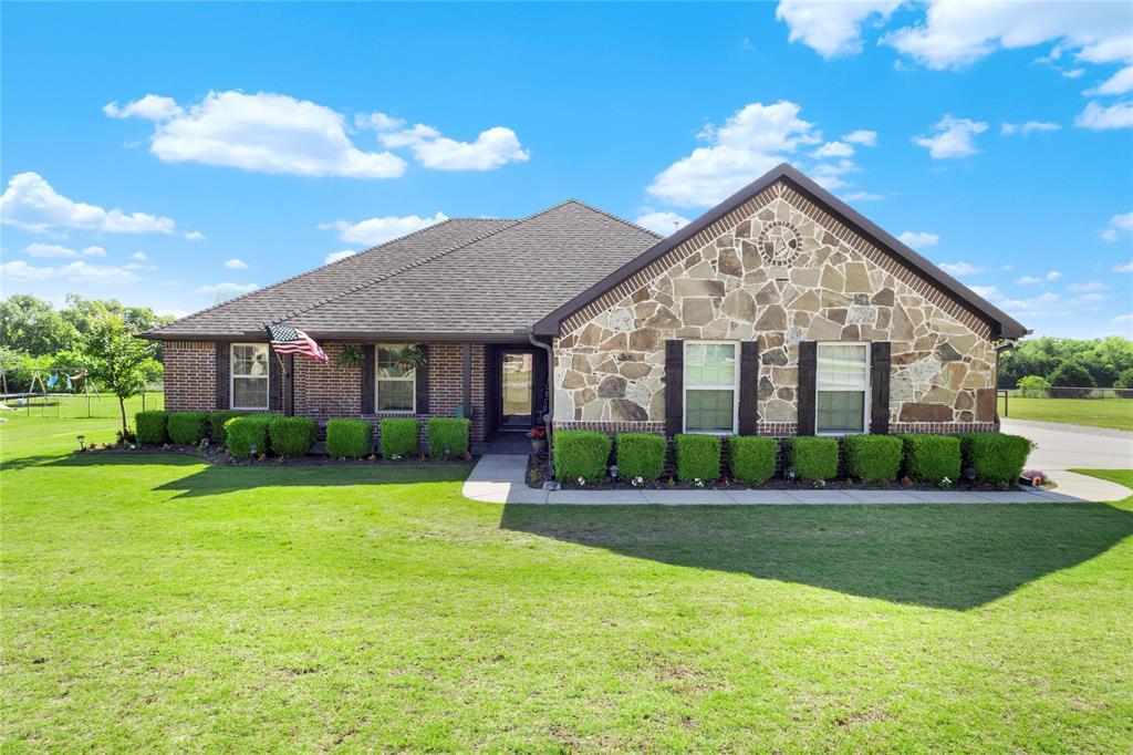 Property Photo: 998 Lester Burt Road TX 75442