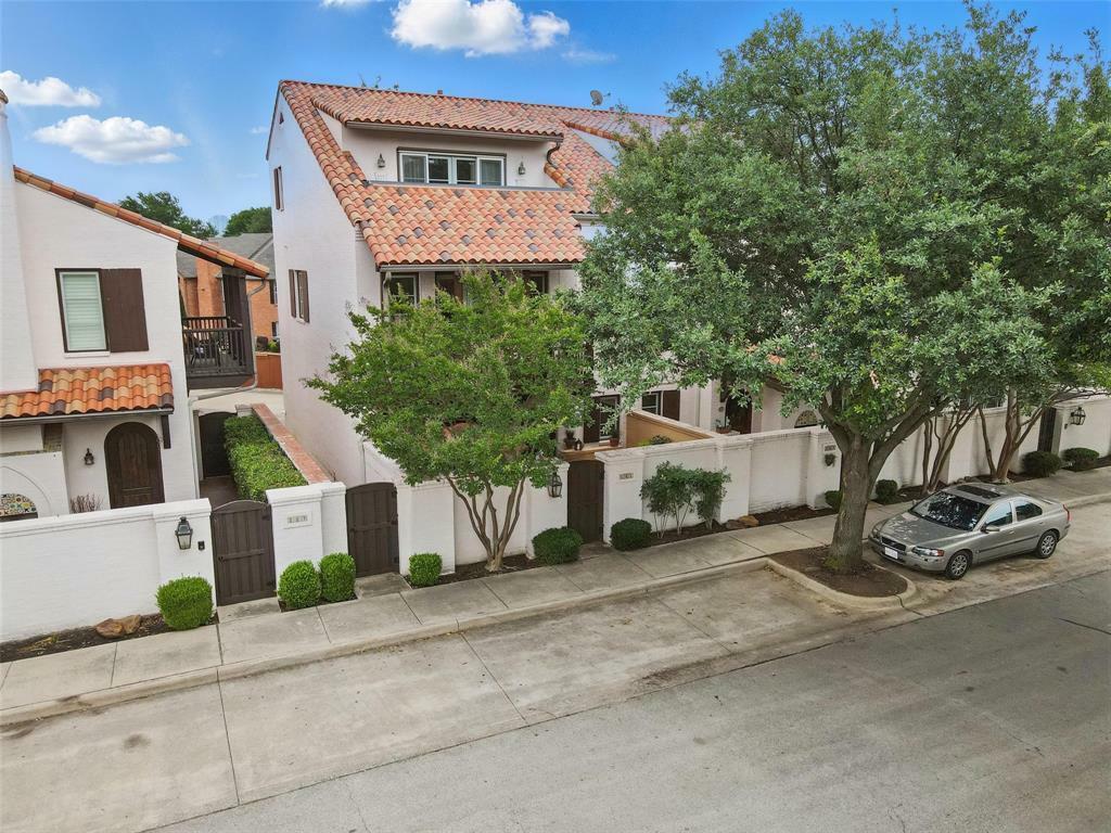 Property Photo: 261 Casa Blanca Avenue TX 76107