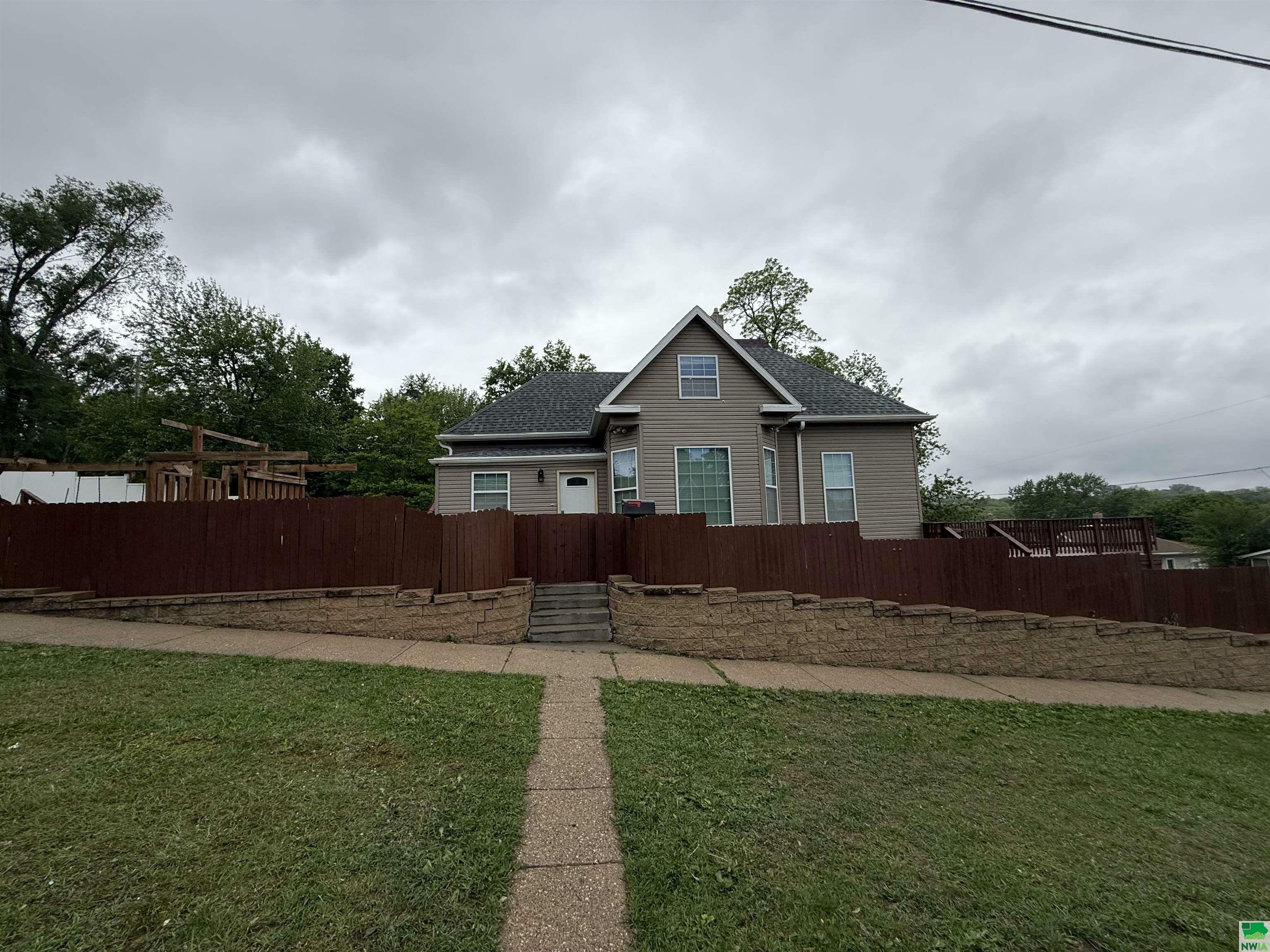 Property Photo: 1400 W 6th Street IA 51103