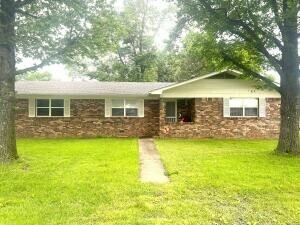 Property Photo: 608 N Chapman Street MO 64831