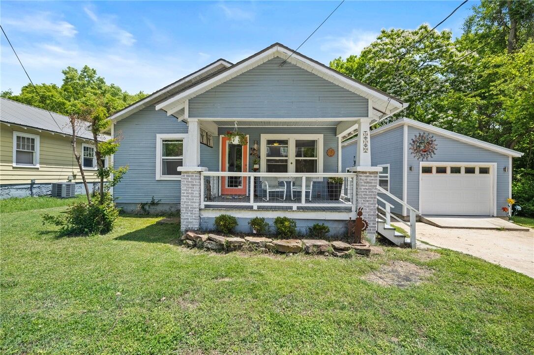 Property Photo:  320 S Washington Avenue  AR 72701 