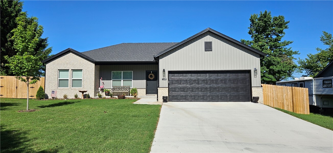 Property Photo: 725 Timberline Street AR 72722