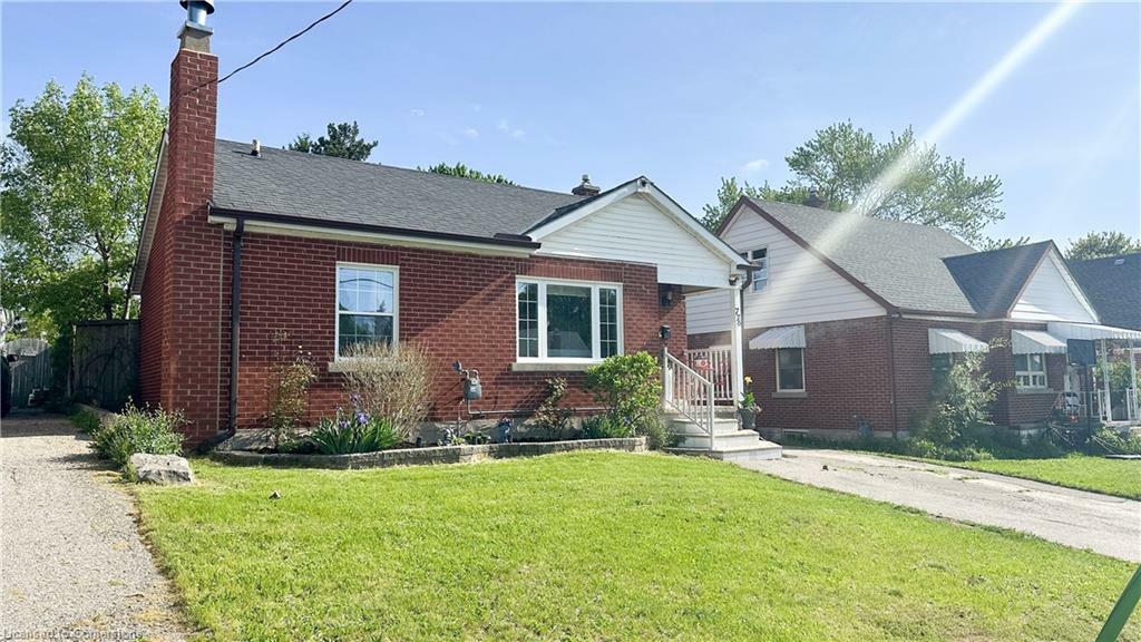 Property Photo: 776 Elizabeth Street ON N2H 6H5