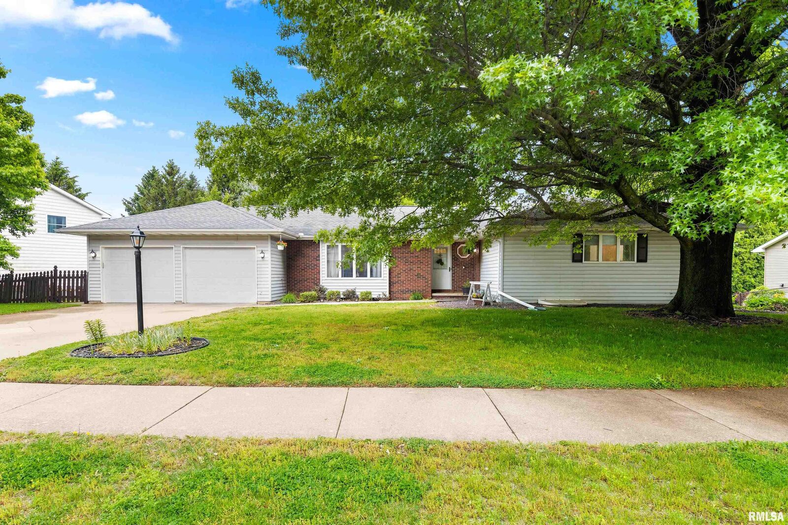 Property Photo: 12515 N Cedar Bluff Drive IL 61525