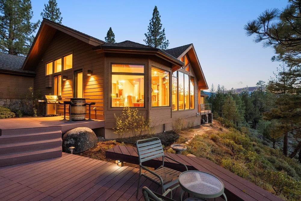 Property Photo: 402 Falling Water CA 96106