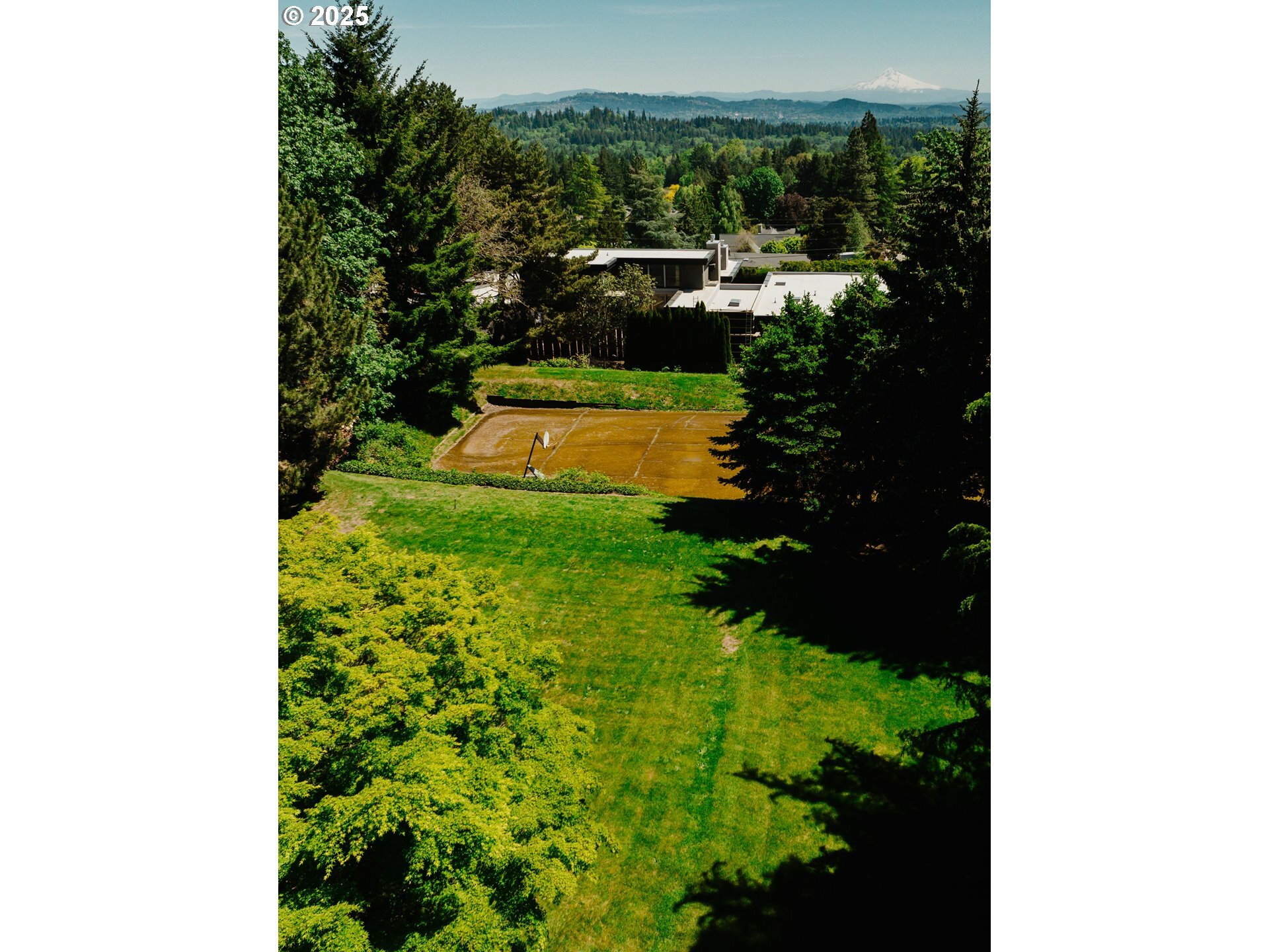 Property Photo: 13092 Amber Pl OR 97034