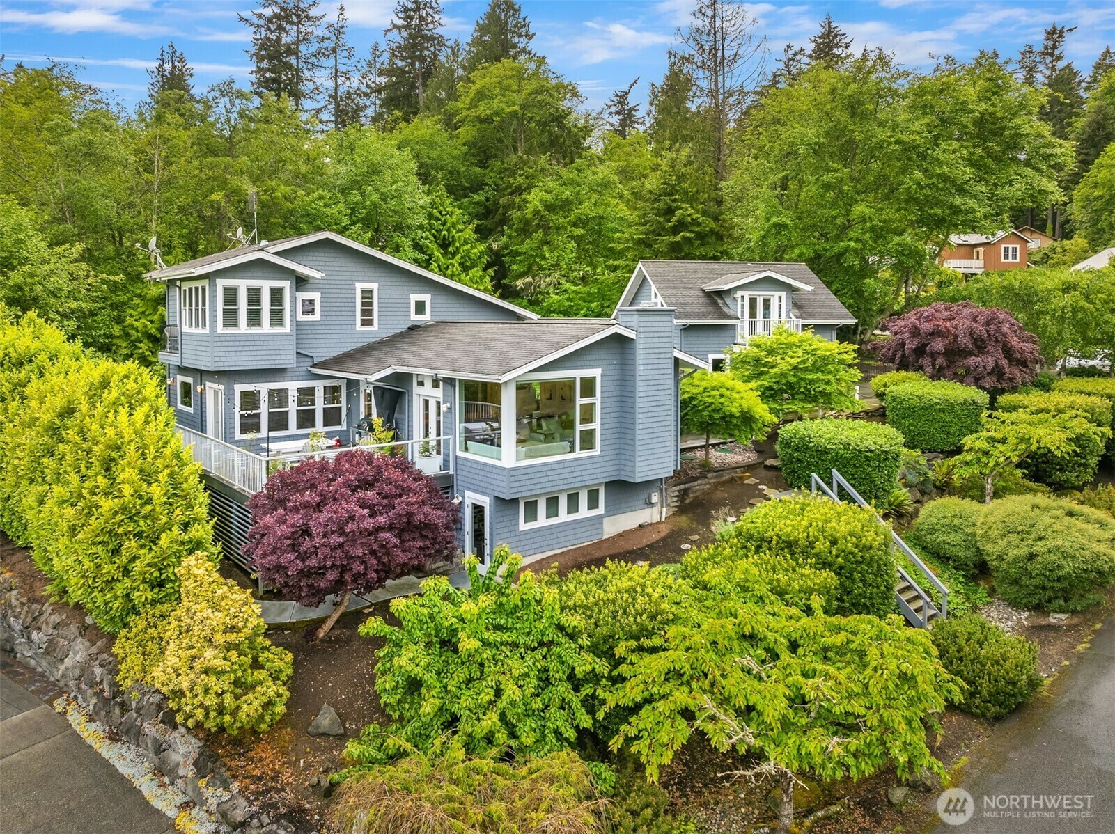 Property Photo:  10555 NE Morning Lane  WA 98110 