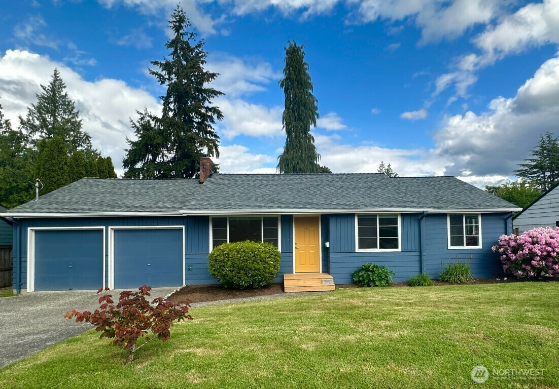 Property Photo: 15722 1st Avenue NW WA 98177