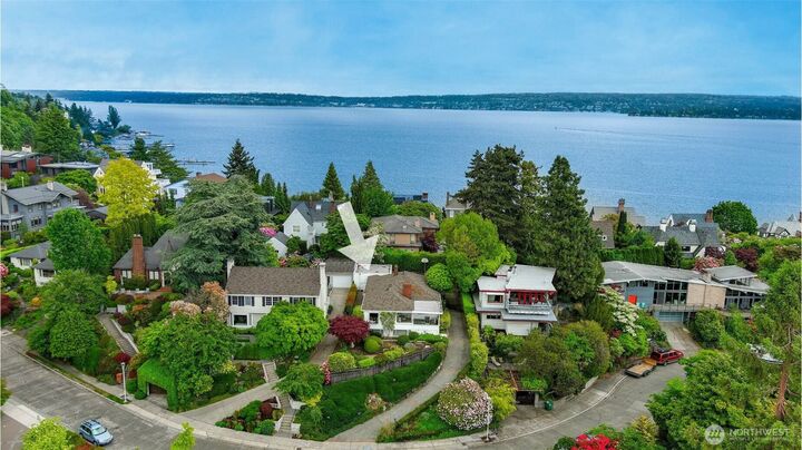 Property Photo: 3144 W Laurelhurst Drive NE WA 98105