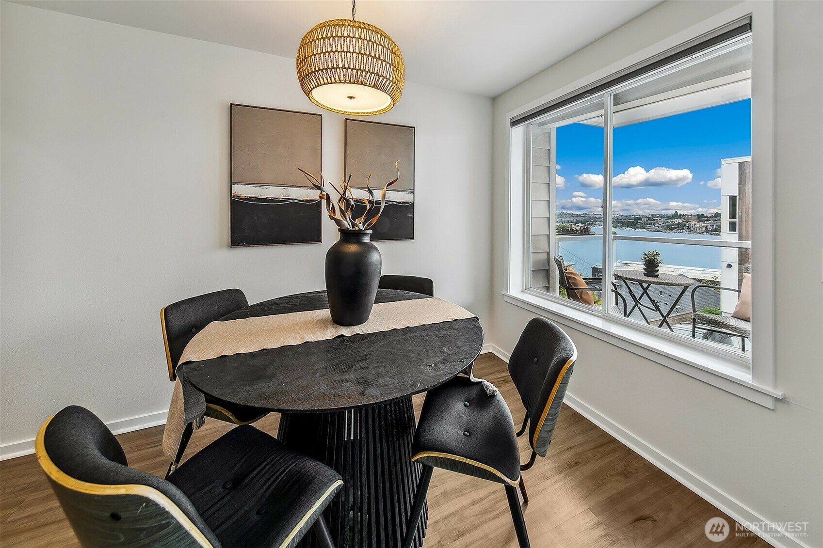 Property Photo: 2432 Dexter Avenue N 201 WA 98109