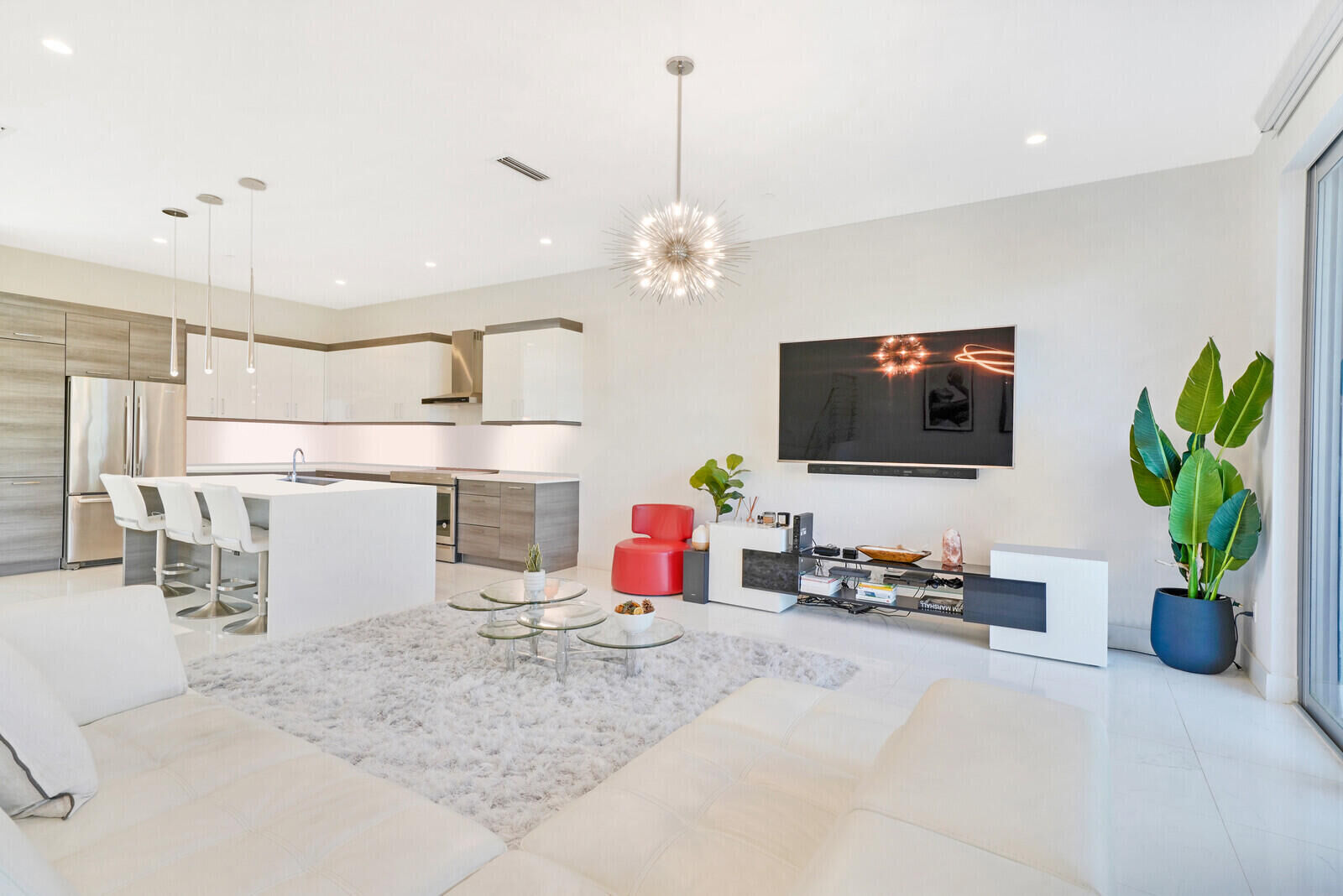 Property Photo:  