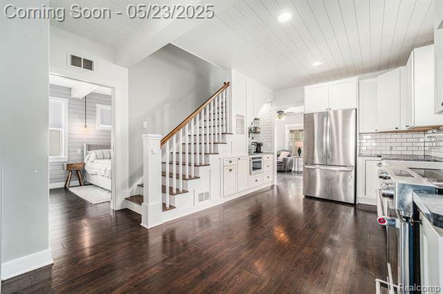 Property Photo: 335 1st Street MI 48167