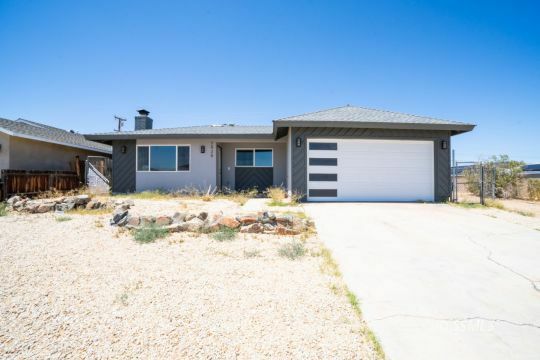 Property Photo: 1529 Mayo St CA 93555