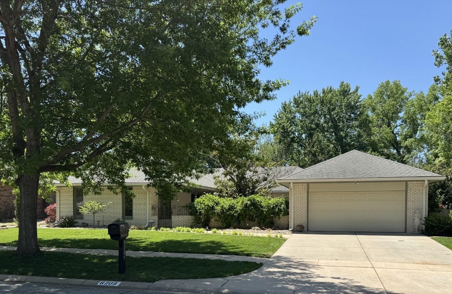 Property Photo: 8209 E Brentmoor St KS 67206