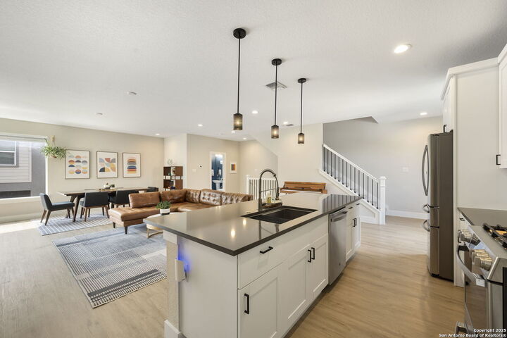 1618 W Lawndale #2  San Antonio TX 78209 photo