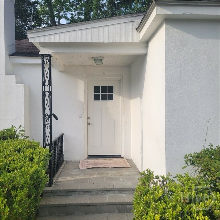 Property Photo: 1214 Delesseps Avenue GA 31404