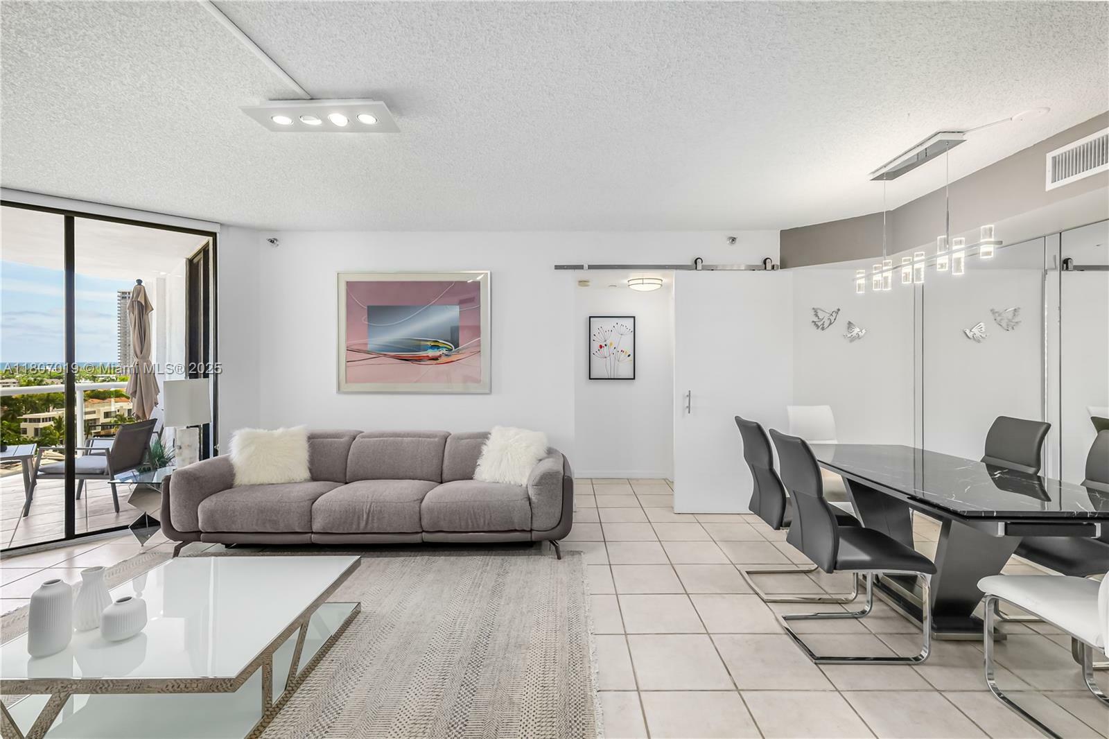 Property Photo:  3610 Yacht Club Dr 1005  FL 33180 