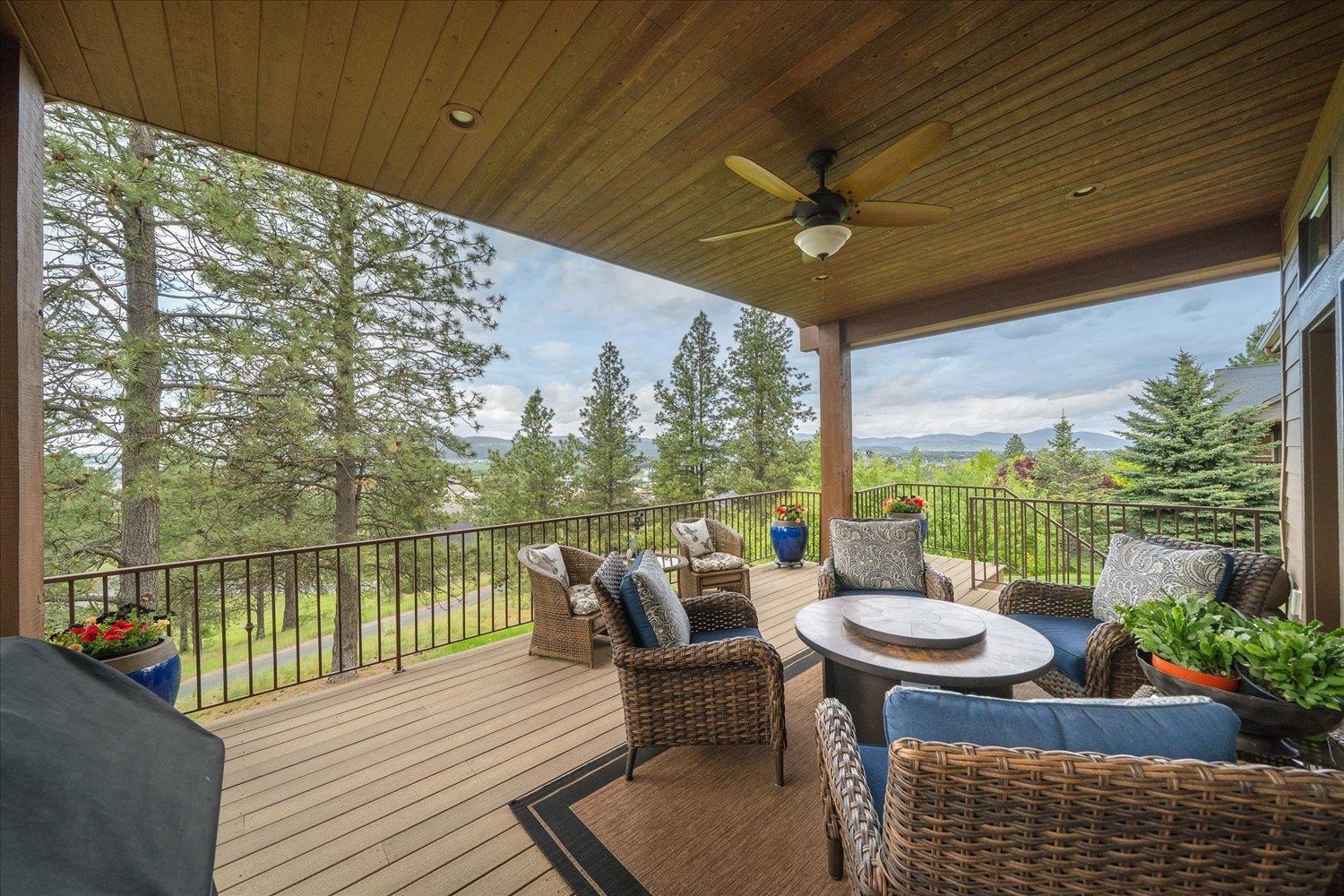 Property Photo: 781 N Holiday Hills Dr WA 99019