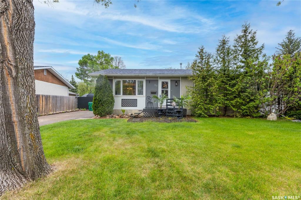 Property Photo: 11 Selkirk Crescent SK S7L 4J4