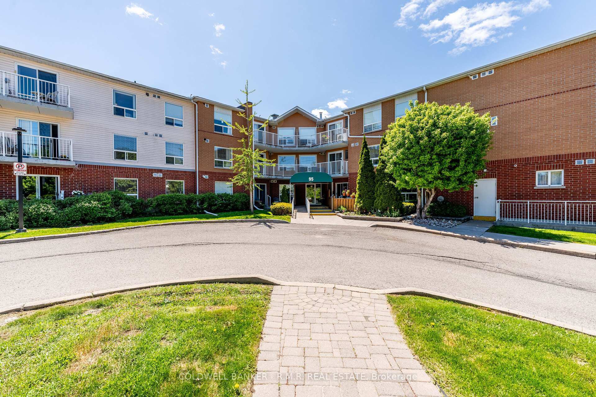 Property Photo: 95 Wellington Street 313 ON L1C 5A1