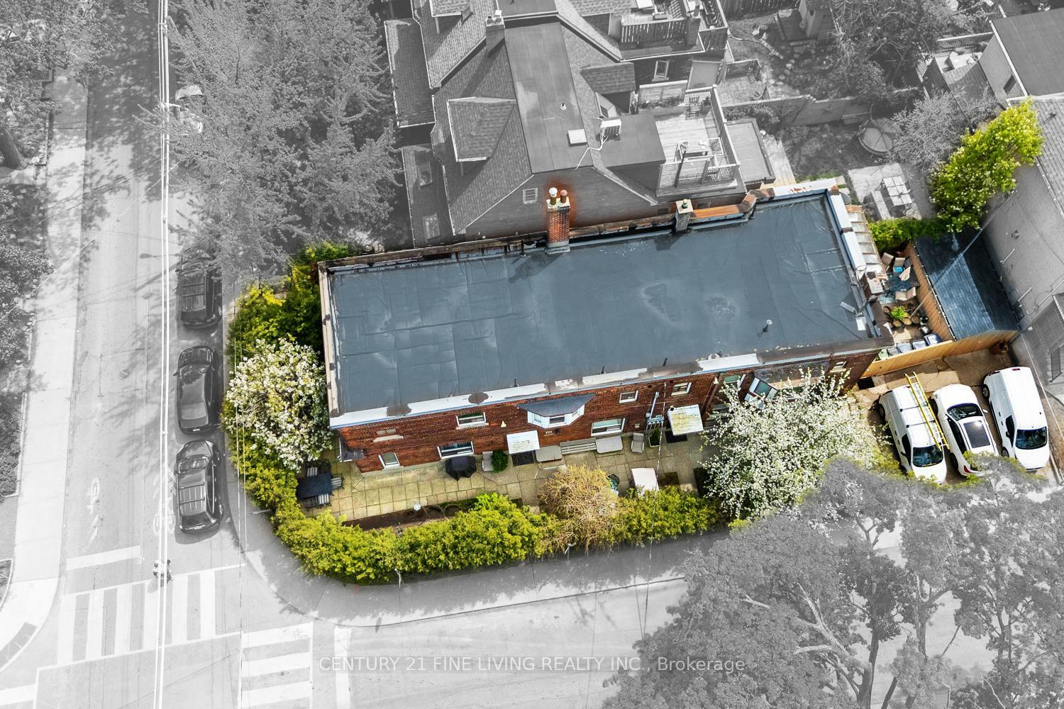 Property Photo: 63 Garden Avenue ON M6R 1H8