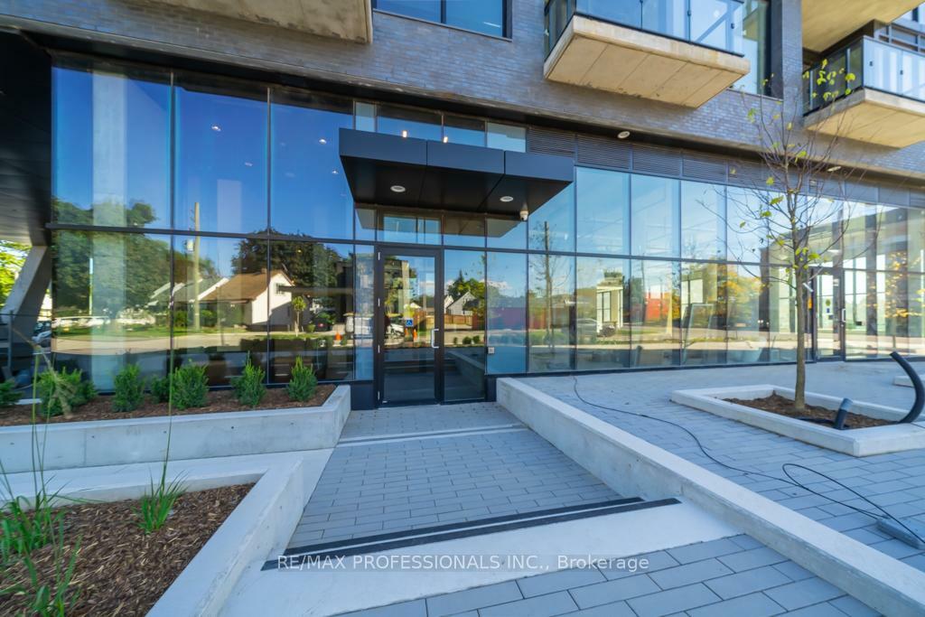 Property Photo:  7 Smith Crescent 324  ON M8Z 0G3 