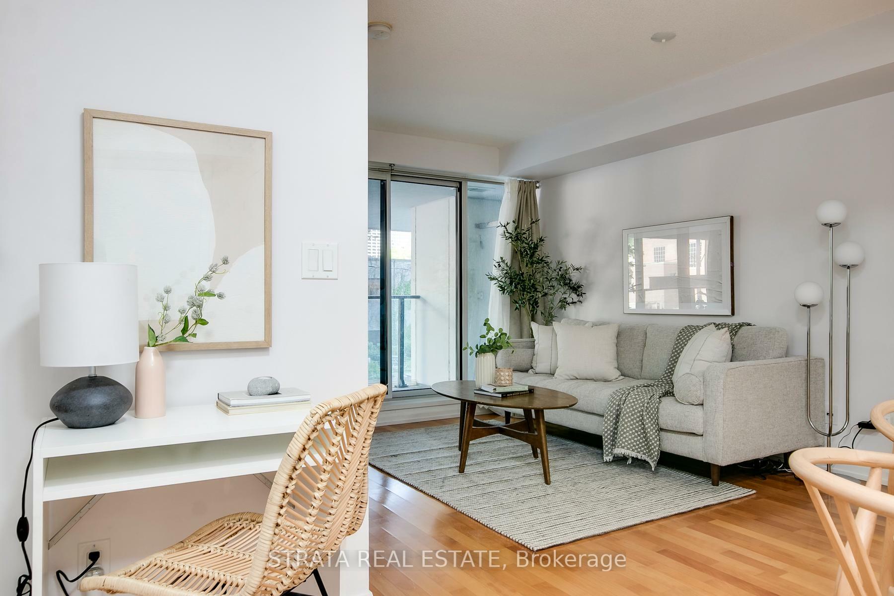 Property Photo: 111 Elizabeth Street 201 ON M5G 1P7