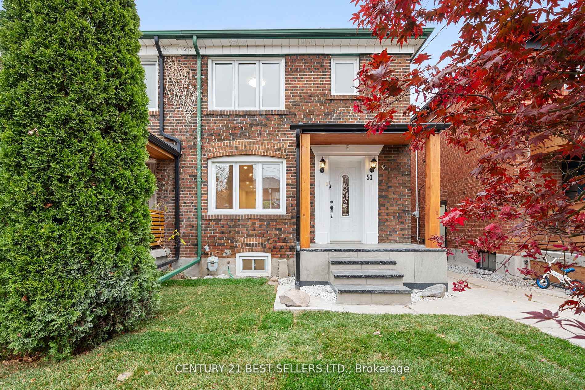 Photo de la propriété: 51 Hertle Avenue ON M4L 2T3